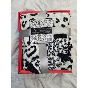 Great Hotels Collection Plush Throw & Socks Gift Set – Leopard Print – 50" x 60"